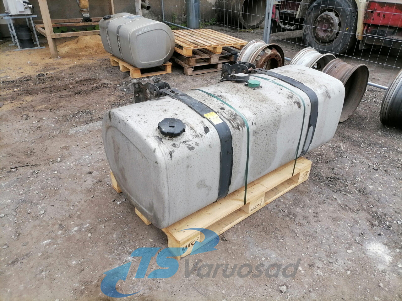 Volvo Kütusepaak 475L 22038784 - Serbatoio carburante per Camion: foto 1 Volvo Kütusepaak 475L 22038784 - Serbatoio carburante per Camion: foto 1