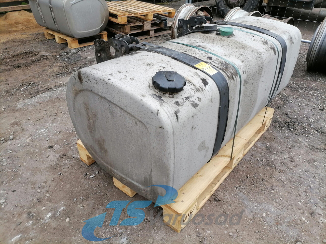 Volvo Kütusepaak 475L 22038784 - Serbatoio carburante per Camion: foto 2 Volvo Kütusepaak 475L 22038784 - Serbatoio carburante per Camion: foto 2