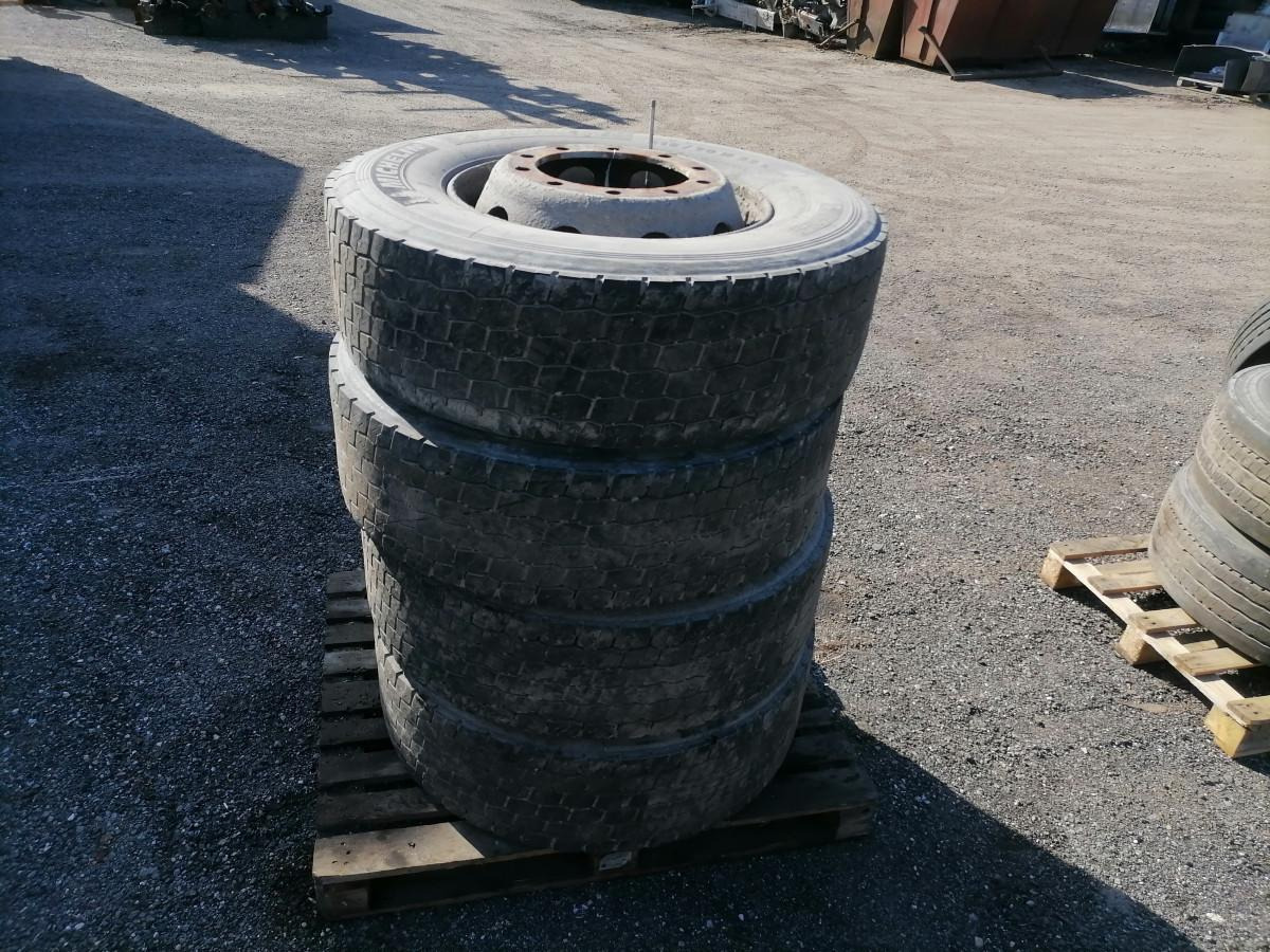 Volvo Michelin 315/70R22,5 31570R225 - Cerchi e pneumatici per Camion: foto 2 Volvo Michelin 315/70R22,5 31570R225 - Cerchi e pneumatici per Camion: foto 2