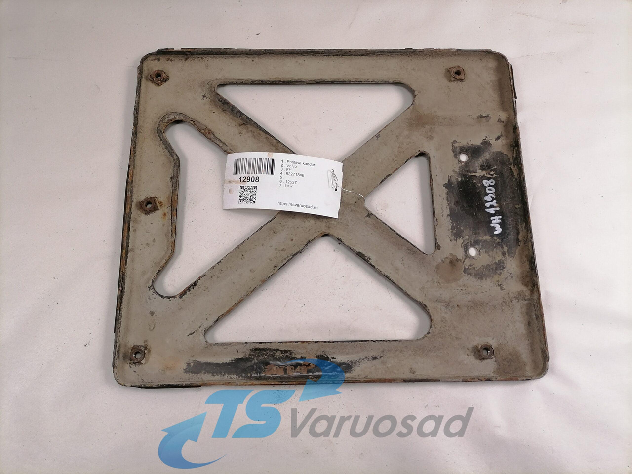 Volvo Mudguard bracket 82271846 - Ricambio universale per Camion: foto 2 Volvo Mudguard bracket 82271846 - Ricambio universale per Camion: foto 2