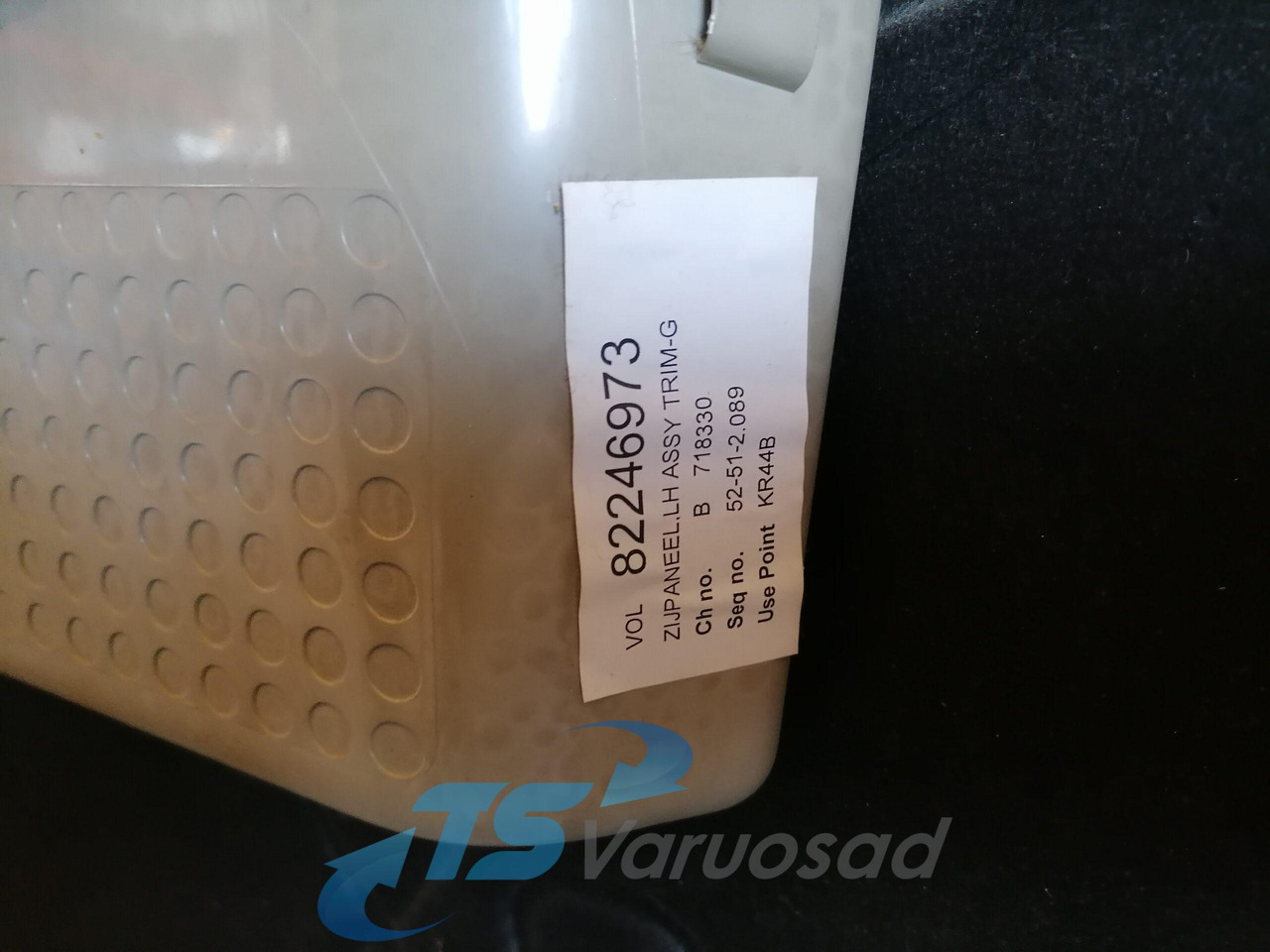 Volvo Salongi polster 82246973 - Ricambio universale per Camion: foto 3 Volvo Salongi polster 82246973 - Ricambio universale per Camion: foto 3