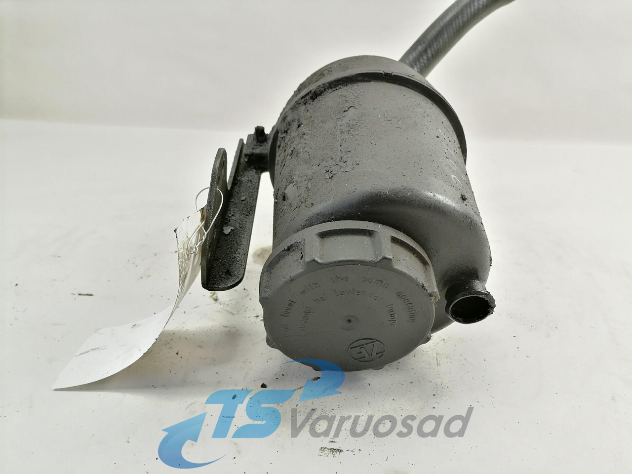 Volvo Steering oil tank+ bracket 20479764 - Tubo di sterzo per Camion: foto 3 Volvo Steering oil tank+ bracket 20479764 - Tubo di sterzo per Camion: foto 3