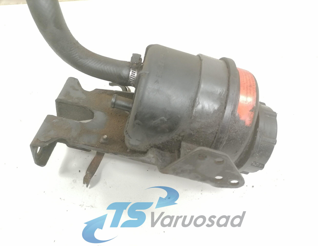 Volvo Steering oil tank+ bracket 20495075 - Tubo di sterzo per Camion: foto 1 Volvo Steering oil tank+ bracket 20495075 - Tubo di sterzo per Camion: foto 1