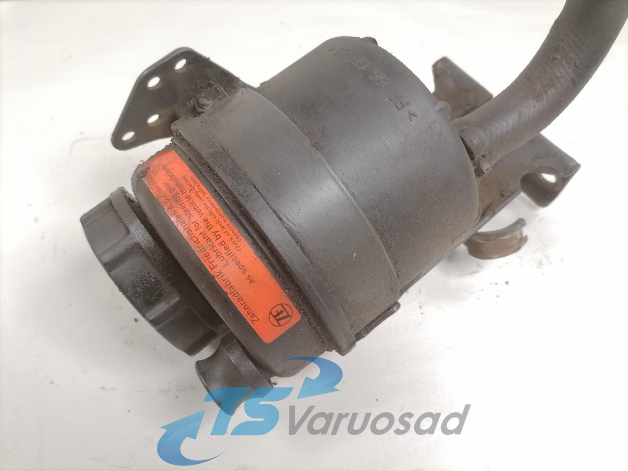 Volvo Steering oil tank+ bracket 20495075 - Tubo di sterzo per Camion: foto 4 Volvo Steering oil tank+ bracket 20495075 - Tubo di sterzo per Camion: foto 4