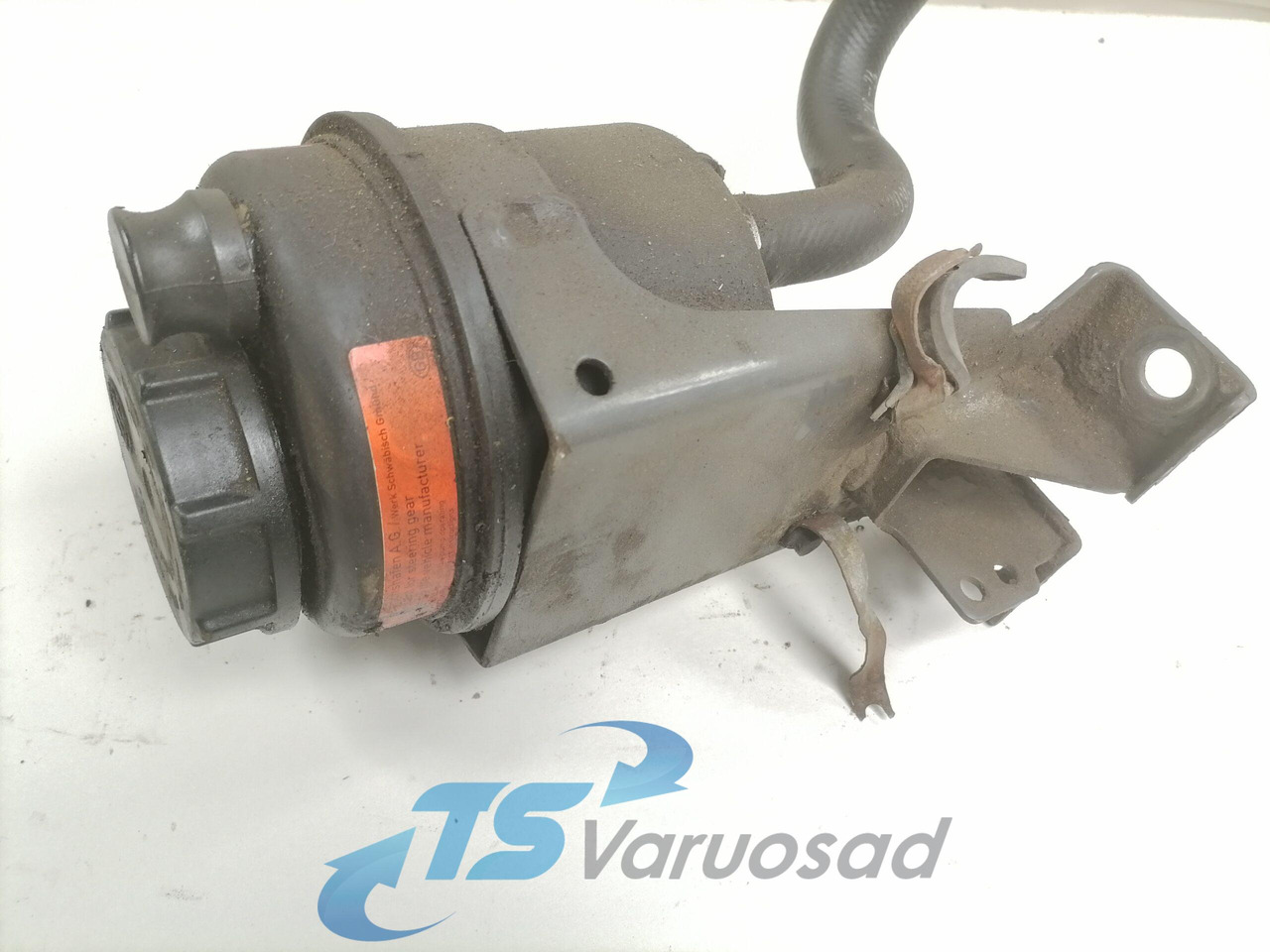 Volvo Steering oil tank+ bracket 20495075 - Tubo di sterzo per Camion: foto 3 Volvo Steering oil tank+ bracket 20495075 - Tubo di sterzo per Camion: foto 3