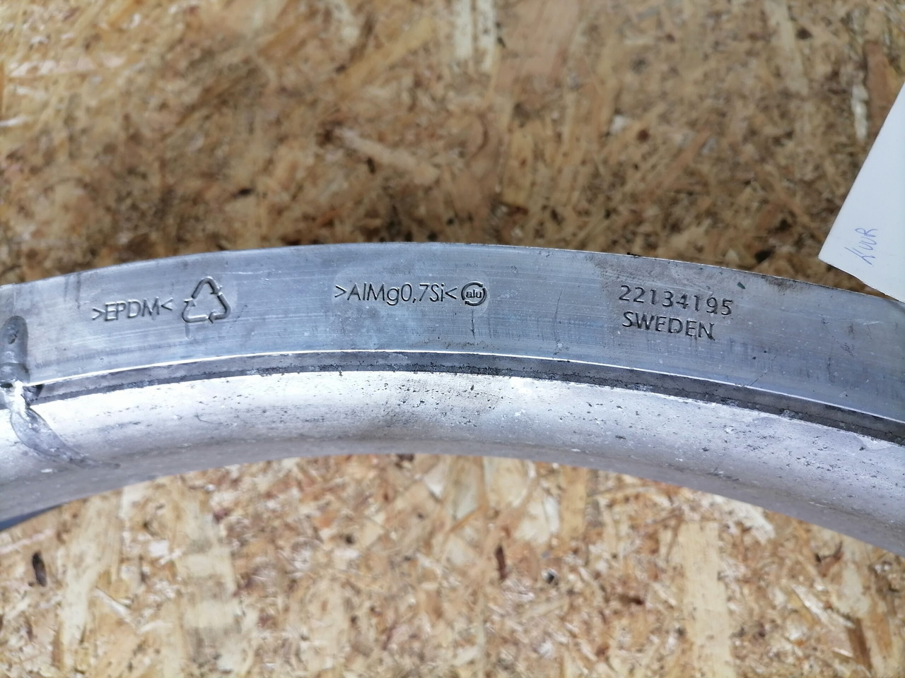 Volvo Ventilaatori metallrõngas 22134195 - Radiatore per Camion: foto 5 Volvo Ventilaatori metallrõngas 22134195 - Radiatore per Camion: foto 5