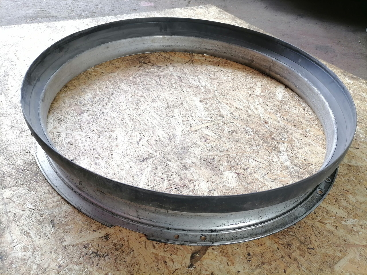 Volvo Ventilaatori metallrõngas 22134195 - Radiatore per Camion: foto 2 Volvo Ventilaatori metallrõngas 22134195 - Radiatore per Camion: foto 2