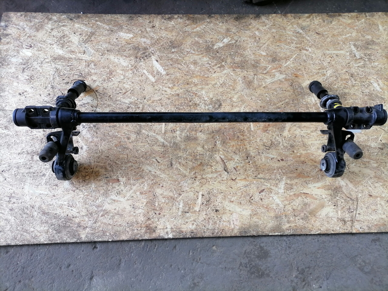 Volvo Volvo FH kabiini torsioonvarras 21750162 - Sospensione della cabina per Camion: foto 2 Volvo Volvo FH kabiini torsioonvarras 21750162 - Sospensione della cabina per Camion: foto 2