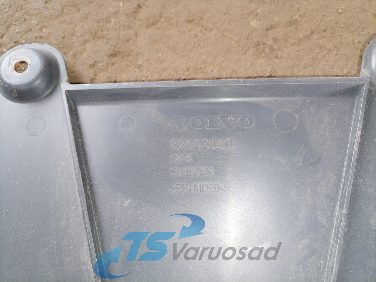 Volvo plastic 82153140 - Griglia radiatore per Camion: foto 3 Volvo plastic 82153140 - Griglia radiatore per Camion: foto 3