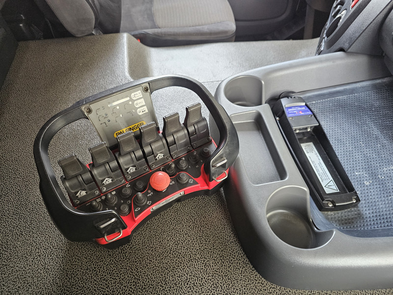 DAF CF 330 6x2 / PALFINGER CRANE / KRAN / CURTAIN - Camion con gru: foto 3 DAF CF 330 6x2 / PALFINGER CRANE / KRAN / CURTAIN - Camion con gru: foto 3