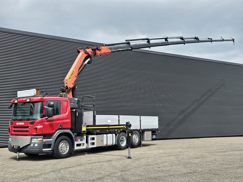 Scania P400 6X2-4 / PALFINGER 34 t/m / 8 x HYDR + WINCH - Camion con gru: foto 1 Scania P400 6X2-4 / PALFINGER 34 t/m / 8 x HYDR + WINCH - Camion con gru: foto 1