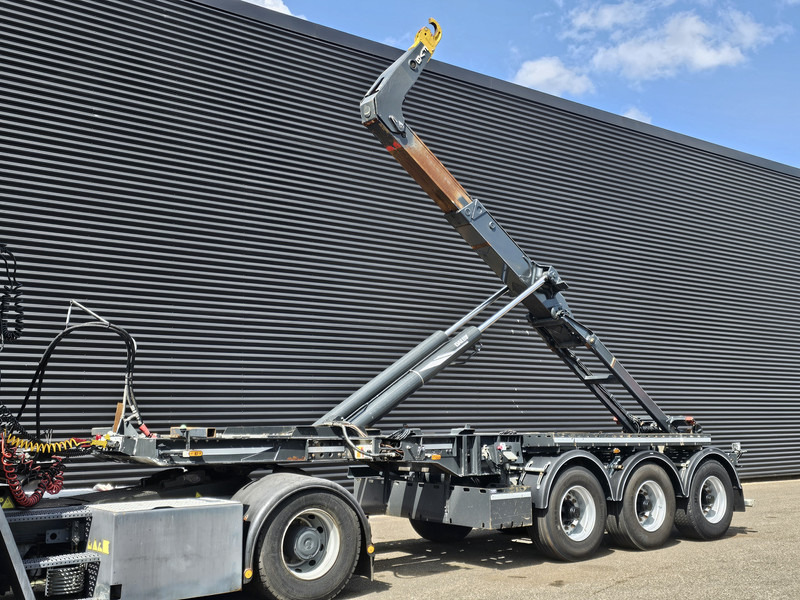 Van Bouwel 25T HOOKLIFT / ABROLKIPPER / LIFT AXLE - Semirimorchio portacontainer/ Caisse interchangeable: foto 1 Van Bouwel 25T HOOKLIFT / ABROLKIPPER / LIFT AXLE - Semirimorchio portacontainer/ Caisse interchangeable: foto 1