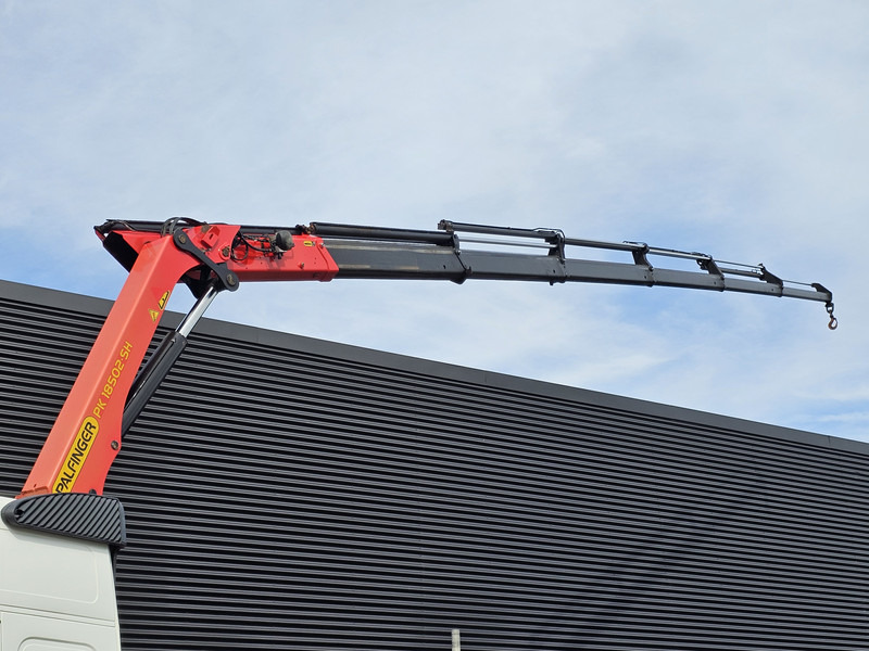 Volvo FM420 4x2 / PALFINGER 18502 - 17 mtr / CRANE / KRAN - Autocarro con pianale/ Cassone fisso, Camion con gru: foto 4 Volvo FM420 4x2 / PALFINGER 18502 - 17 mtr / CRANE / KRAN - Autocarro con pianale/ Cassone fisso, Camion con gru: foto 4