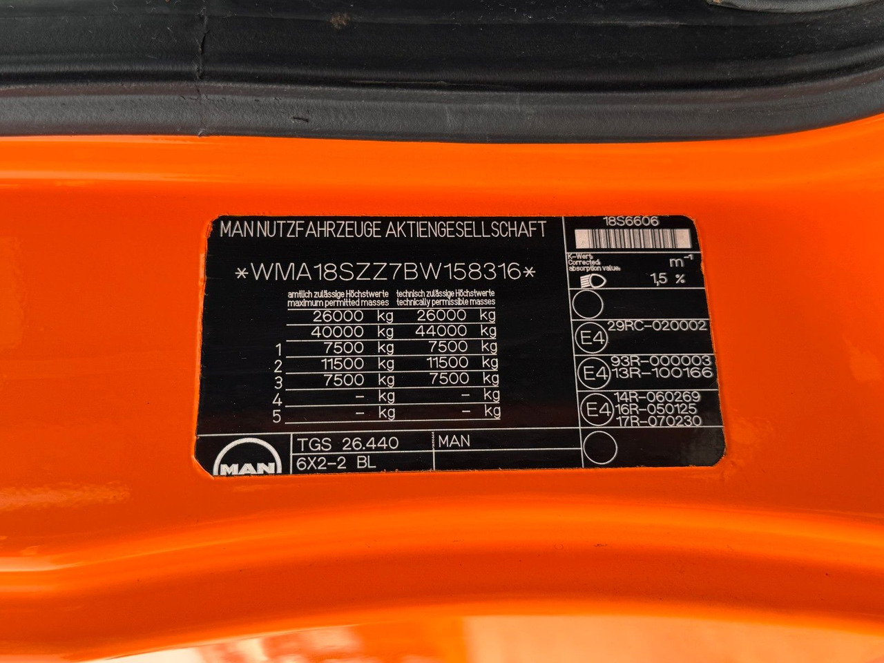 MAN 26.40 6X2 Multilift Abroller - Autocarro scarrabile: foto 4 MAN 26.40 6X2 Multilift Abroller - Autocarro scarrabile: foto 4