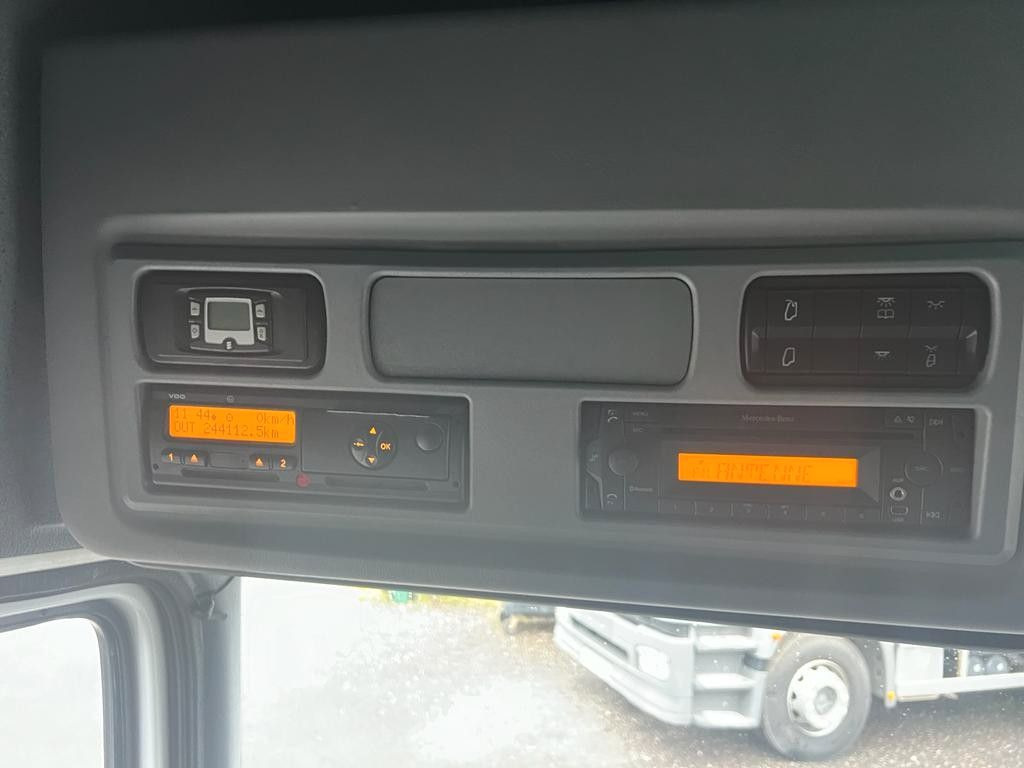 Mercedes-Benz 1324 4X2 Koffer Plane 6 to. Hebebühne Mercedes-Benz 1324 4X2 Koffer Plane 6 to. Hebebühne - Autocarro furgonato: foto 4 Mercedes-Benz 1324 4X2 Koffer Plane 6 to. Hebebühne Mercedes-Benz 1324 4X2 Koffer Plane 6 to. Hebebühne - Autocarro furgonato: foto 4