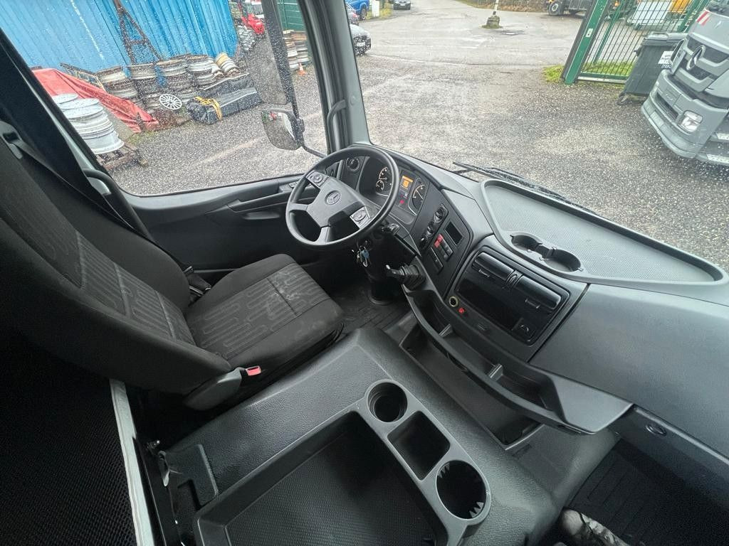 Mercedes-Benz 1324 4X2 Koffer Plane 6 to. Hebebühne Mercedes-Benz 1324 4X2 Koffer Plane 6 to. Hebebühne - Camion centinato: foto 3 Mercedes-Benz 1324 4X2 Koffer Plane 6 to. Hebebühne Mercedes-Benz 1324 4X2 Koffer Plane 6 to. Hebebühne - Camion centinato: foto 3