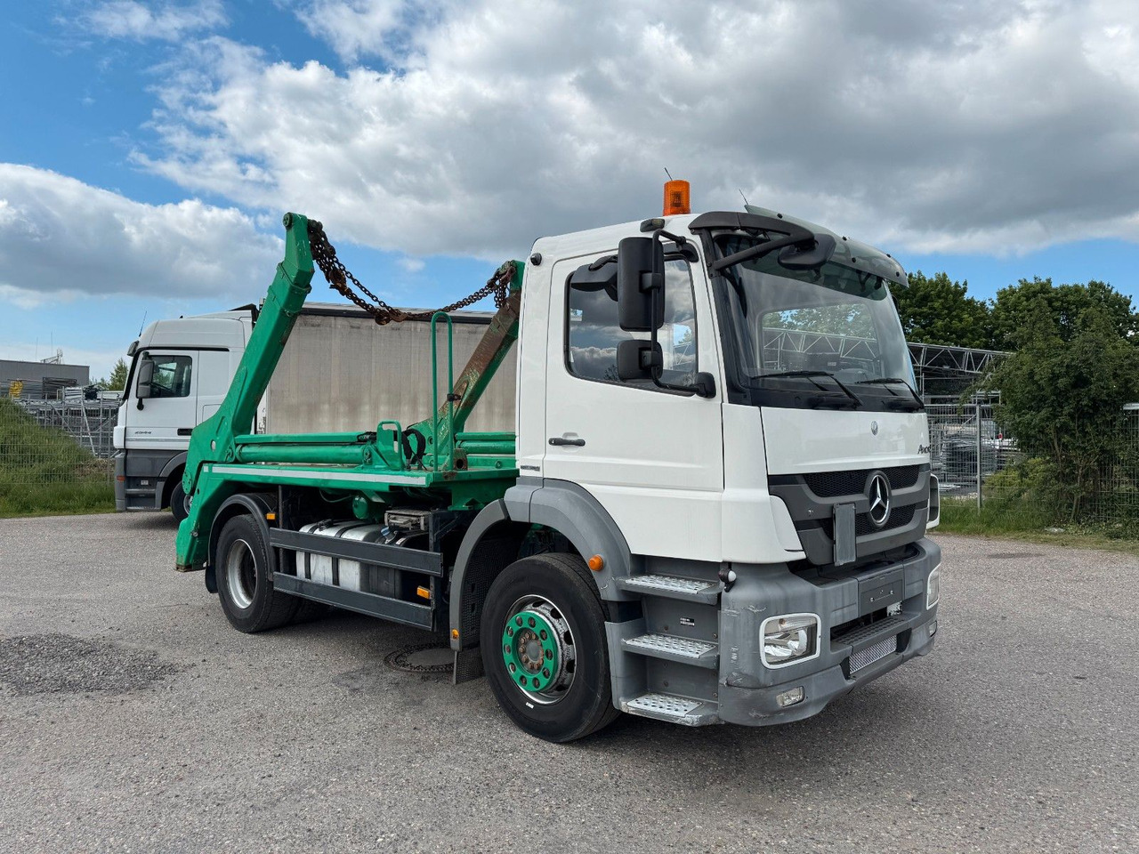 Mercedes-Benz 1833 4X2 Meiller AK 12 Absetzkipper Mercedes-Benz 1833 4X2 Meiller AK 12 Absetzkipper - Autocarro multibenna: foto 1 Mercedes-Benz 1833 4X2 Meiller AK 12 Absetzkipper Mercedes-Benz 1833 4X2 Meiller AK 12 Absetzkipper - Autocarro multibenna: foto 1