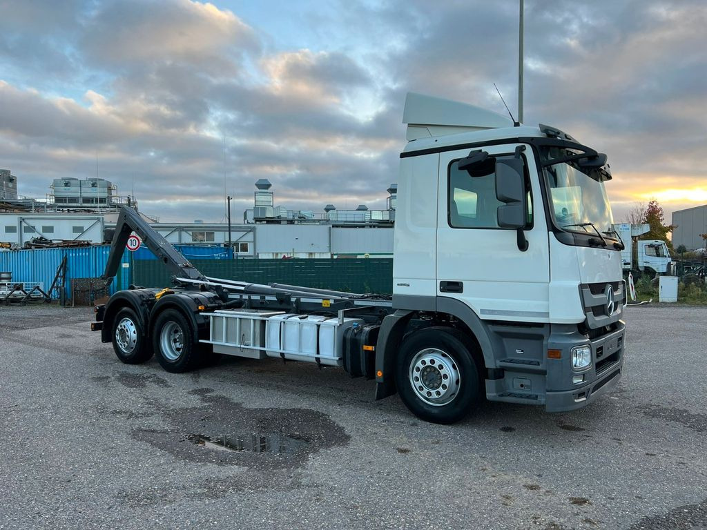 Mercedes-Benz 2541 6X2 Meiller Funk Zustand wie 200 tkm Mercedes-Benz 2541 6X2 Meiller RK 20.65 Funk | Top Zustand! - Autocarro scarrabile: foto 3 Mercedes-Benz 2541 6X2 Meiller Funk Zustand wie 200 tkm Mercedes-Benz 2541 6X2 Meiller RK 20.65 Funk | Top Zustand! - Autocarro scarrabile: foto 3