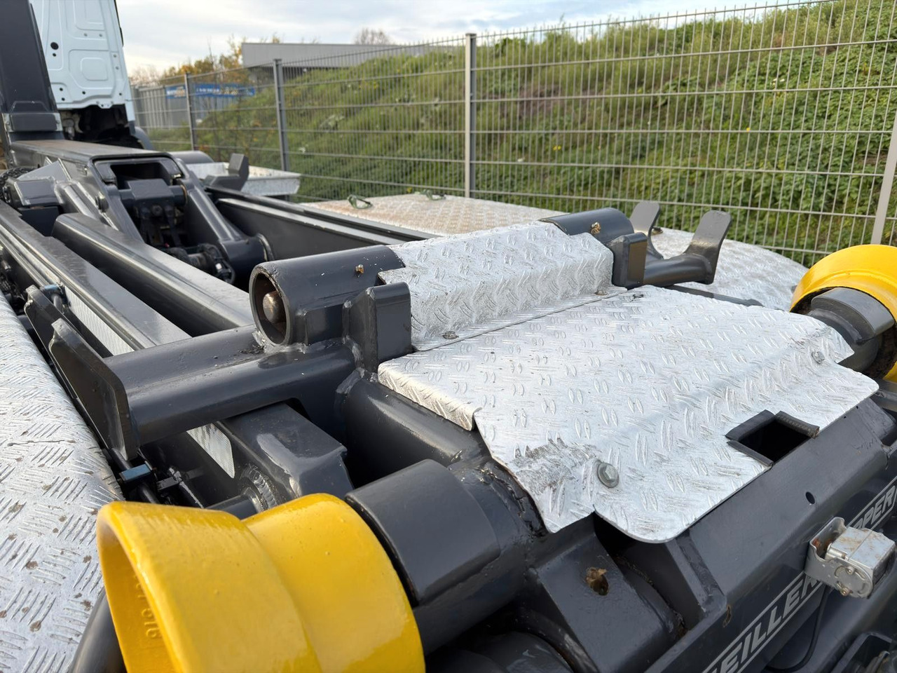 Mercedes-Benz 3748 8x4 Meiller RK30.65 | Funk | hydr.Container - Autocarro scarrabile: foto 5 Mercedes-Benz 3748 8x4 Meiller RK30.65 | Funk | hydr.Container - Autocarro scarrabile: foto 5