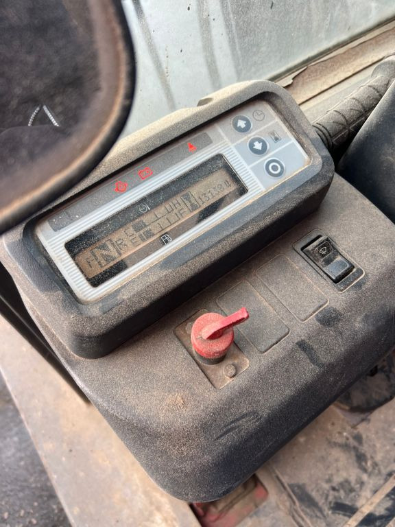 Nissan 32 Diesel 13100 Stunden - Carrello elevatore: foto 3 Nissan 32 Diesel 13100 Stunden - Carrello elevatore: foto 3