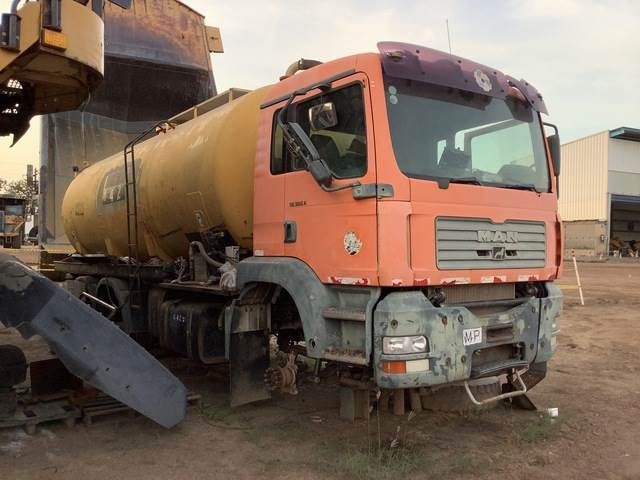 MAN 33.363 - Camion cisterna: foto 4 MAN 33.363 - Camion cisterna: foto 4