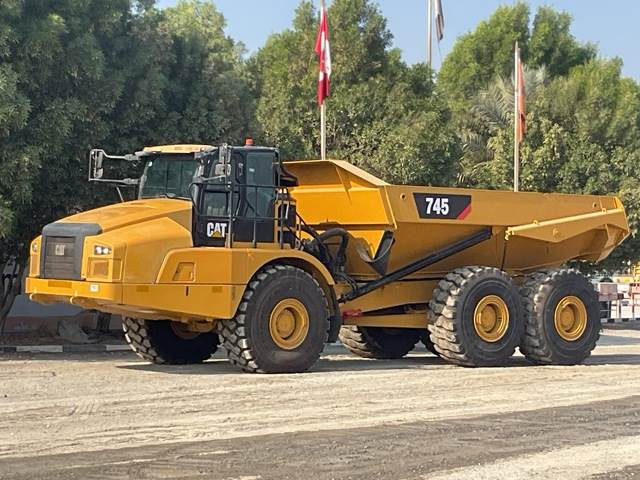 CAT 745 - Dumper articolato: foto 1 CAT 745 - Dumper articolato: foto 1