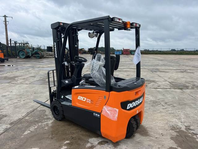 Doosan B20T-7 PLUS - Carrello elevatore elettrico: foto 2 Doosan B20T-7 PLUS - Carrello elevatore elettrico: foto 2