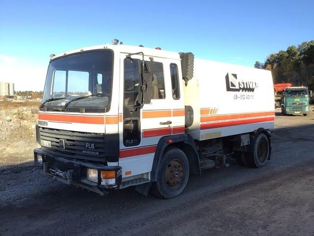Volvo FL611 - Spazzatrice stradale: foto 1 Volvo FL611 - Spazzatrice stradale: foto 1