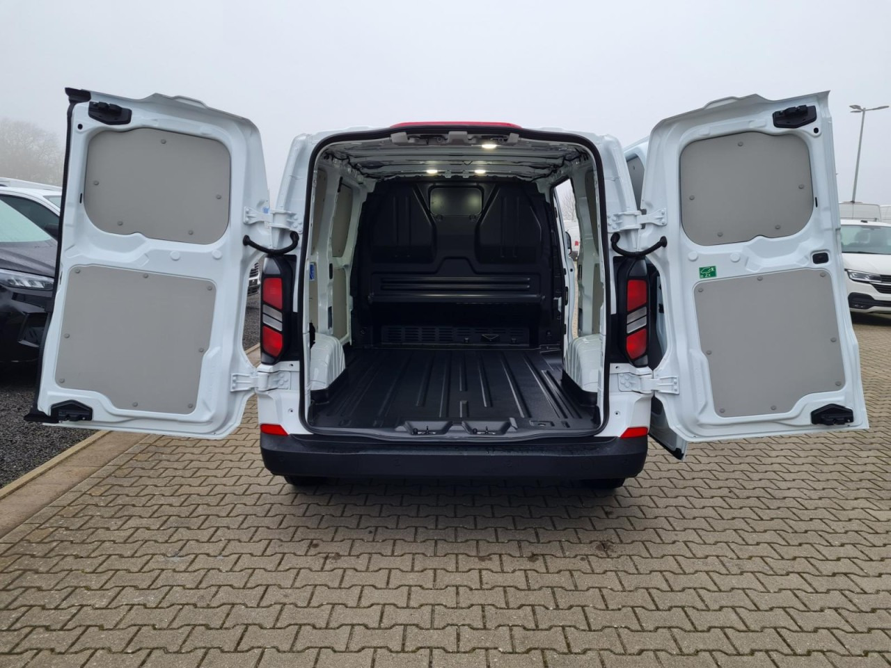 Ford Custom Kasten L1 Trend KLIMA KAMERA TEMPO VERKLEIDUNG - Furgoncino: foto 5 Ford Custom Kasten L1 Trend KLIMA KAMERA TEMPO VERKLEIDUNG - Furgoncino: foto 5