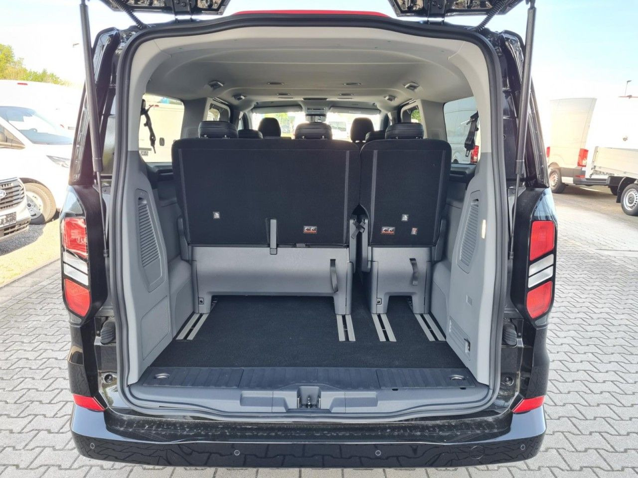 Ford Tourneo Custom 320 AG L2 Titanium 8 Sitze LEDER - Pulmino: foto 5 Ford Tourneo Custom 320 AG L2 Titanium 8 Sitze LEDER - Pulmino: foto 5