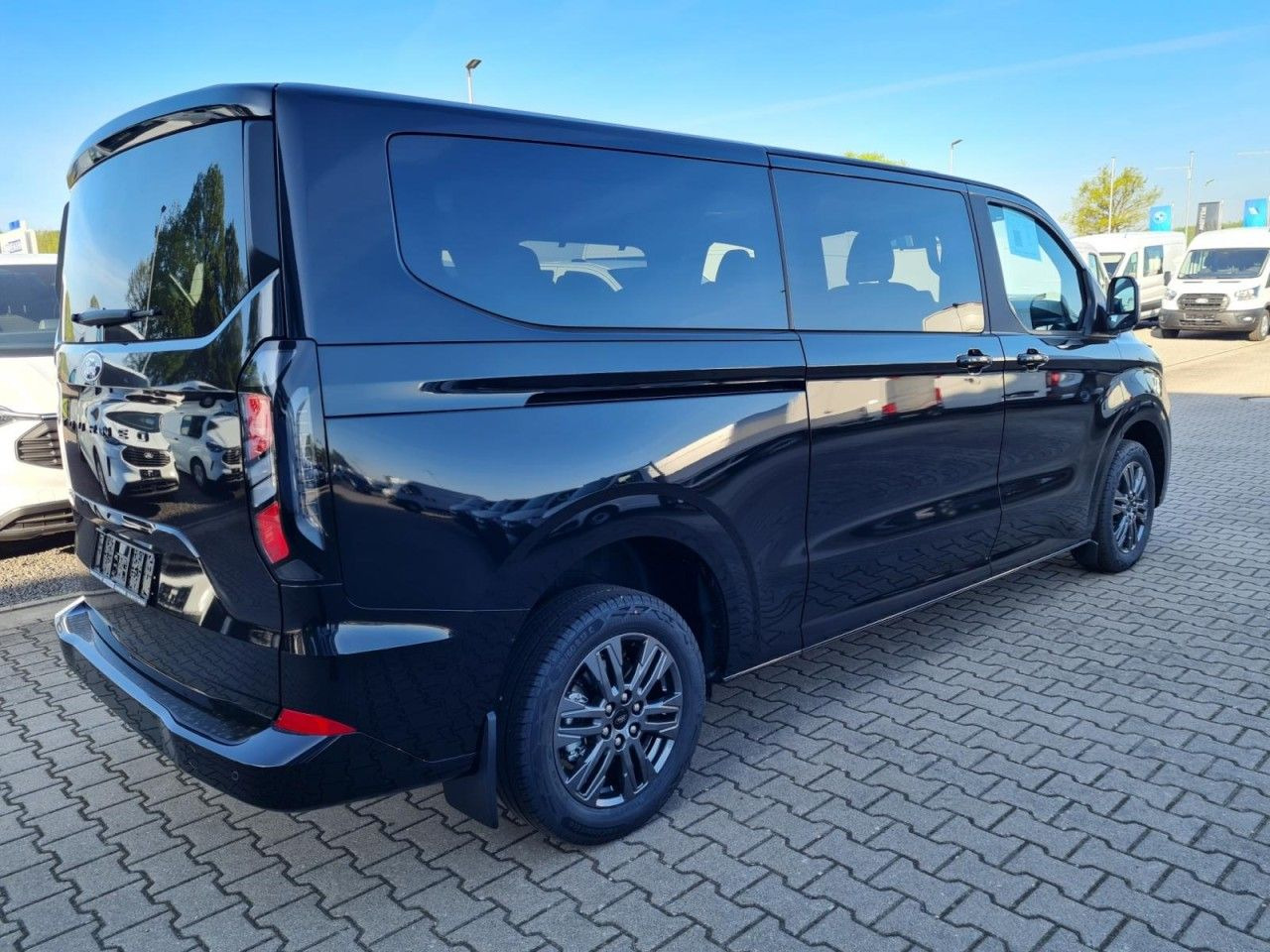 Ford Tourneo Custom 320 AG L2 Titanium 8 Sitze LEDER - Pulmino: foto 4 Ford Tourneo Custom 320 AG L2 Titanium 8 Sitze LEDER - Pulmino: foto 4