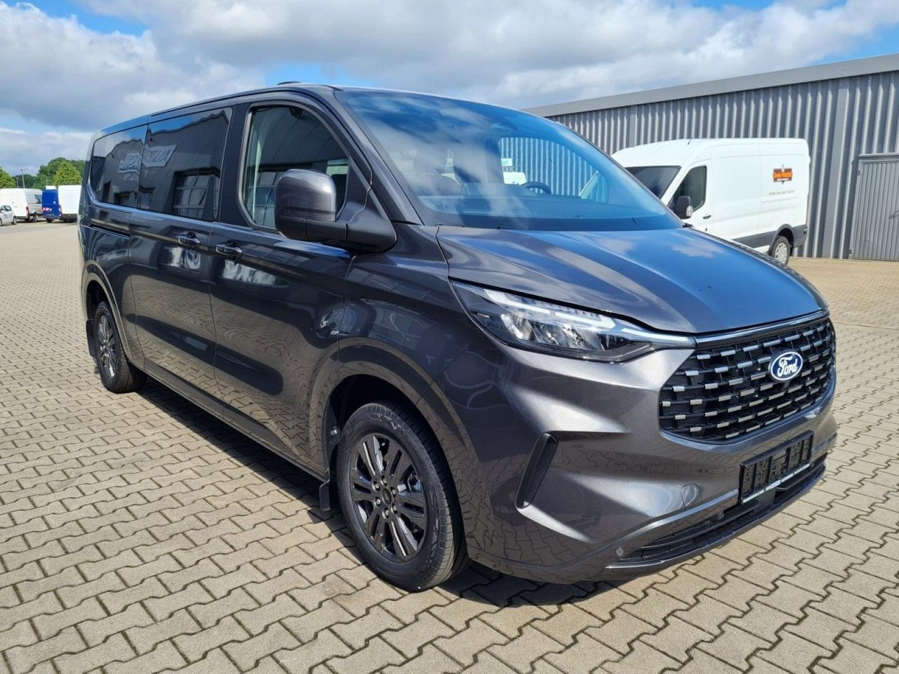 Ford Tourneo Custom 8 Sitze 320 L2 Titanium LED AUTOM - Pulmino: foto 3 Ford Tourneo Custom 8 Sitze 320 L2 Titanium LED AUTOM - Pulmino: foto 3