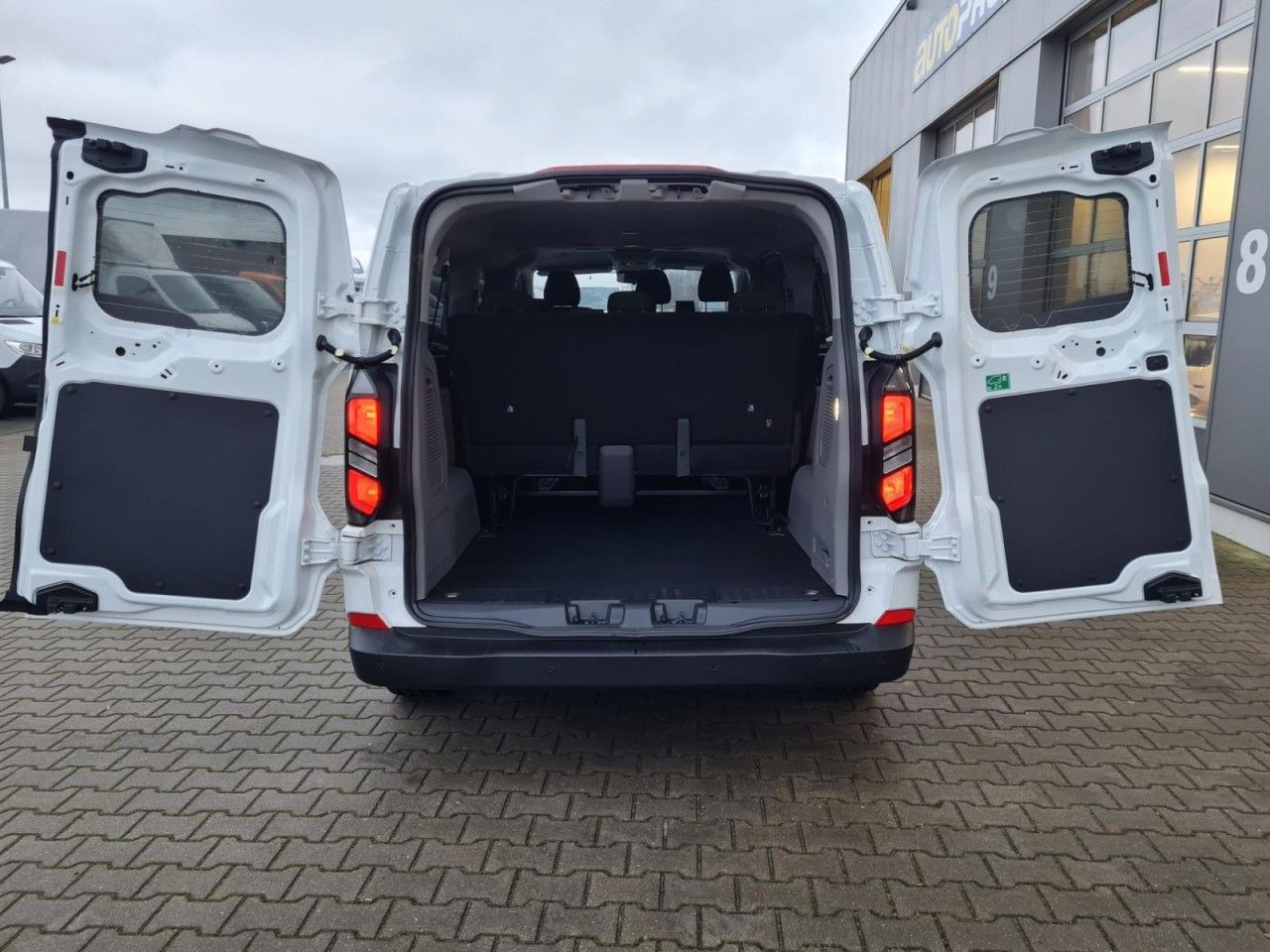 Ford Transit Custom Kombi 320 L2 Trend 9 Sitze KAMERA - Autovettura: foto 5 Ford Transit Custom Kombi 320 L2 Trend 9 Sitze KAMERA - Autovettura: foto 5