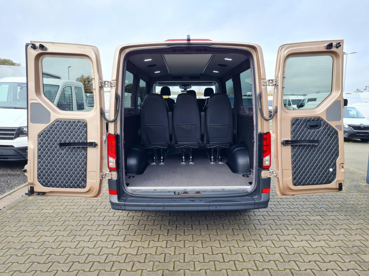 Man TGE 3.180 TDi Kombi 9 Sitze ALU KAMERA LED LEDER Sonderumbau - Minibus, Pulmino: foto 5 Man TGE 3.180 TDi Kombi 9 Sitze ALU KAMERA LED LEDER Sonderumbau - Minibus, Pulmino: foto 5