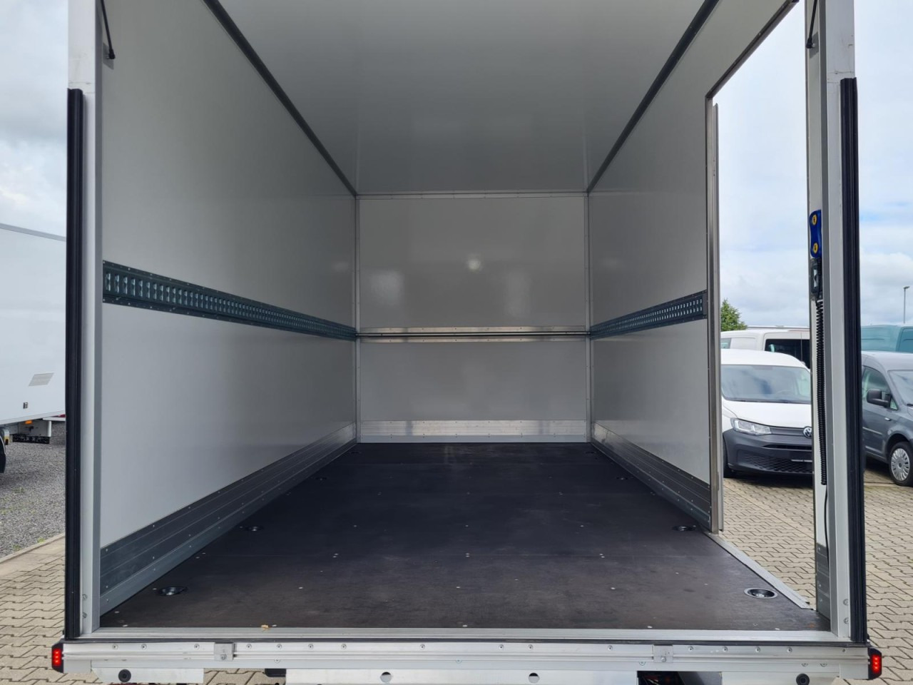 Renault Master 35 New Möbel Koffer LBW KLIMA TEMPOMAT - Furgone box: foto 5 Renault Master 35 New Möbel Koffer LBW KLIMA TEMPOMAT - Furgone box: foto 5