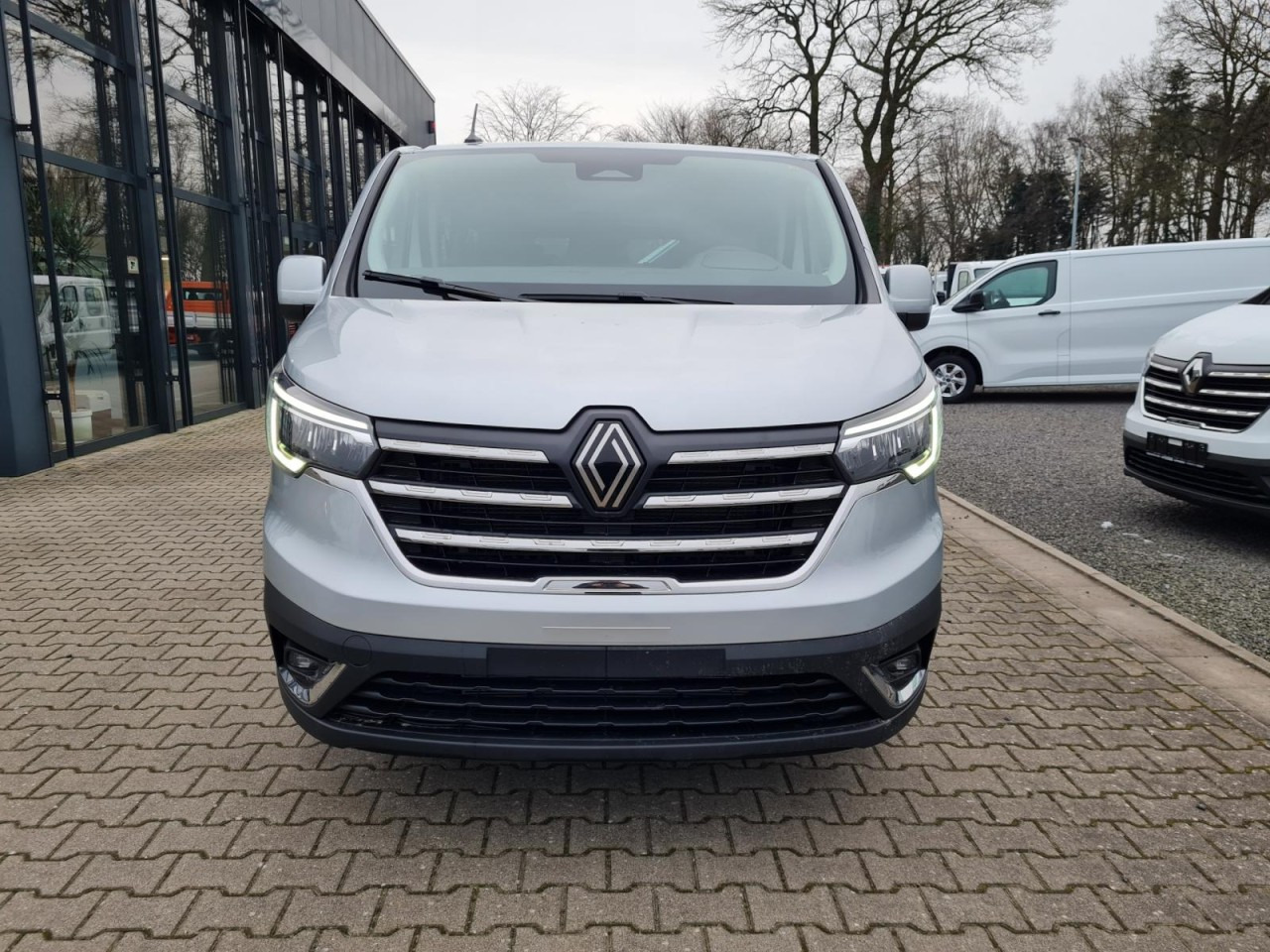 Renault Trafic Kombi 9-Sitze L2 Grand Equilibre KLIMA TEMPOMAT - Furgone doppia cabina: foto 2 Renault Trafic Kombi 9-Sitze L2 Grand Equilibre KLIMA TEMPOMAT - Furgone doppia cabina: foto 2