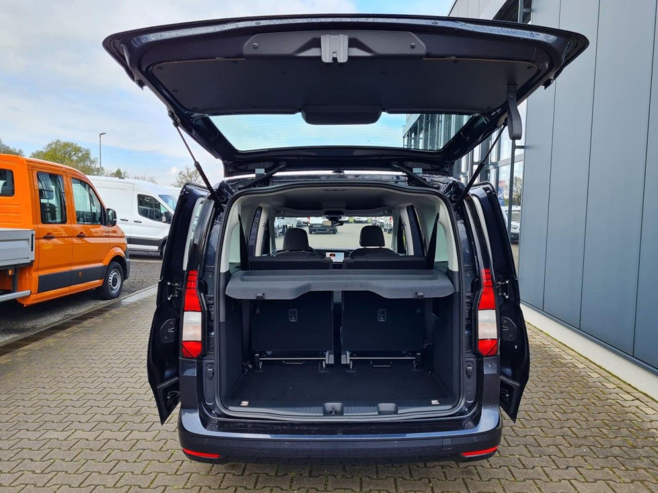 Volkswagen Caddy Maxi Kombi 7-Sitze 1.5 TSI DSG NAVI/APP TE - Autovettura: foto 5 Volkswagen Caddy Maxi Kombi 7-Sitze 1.5 TSI DSG NAVI/APP TE - Autovettura: foto 5