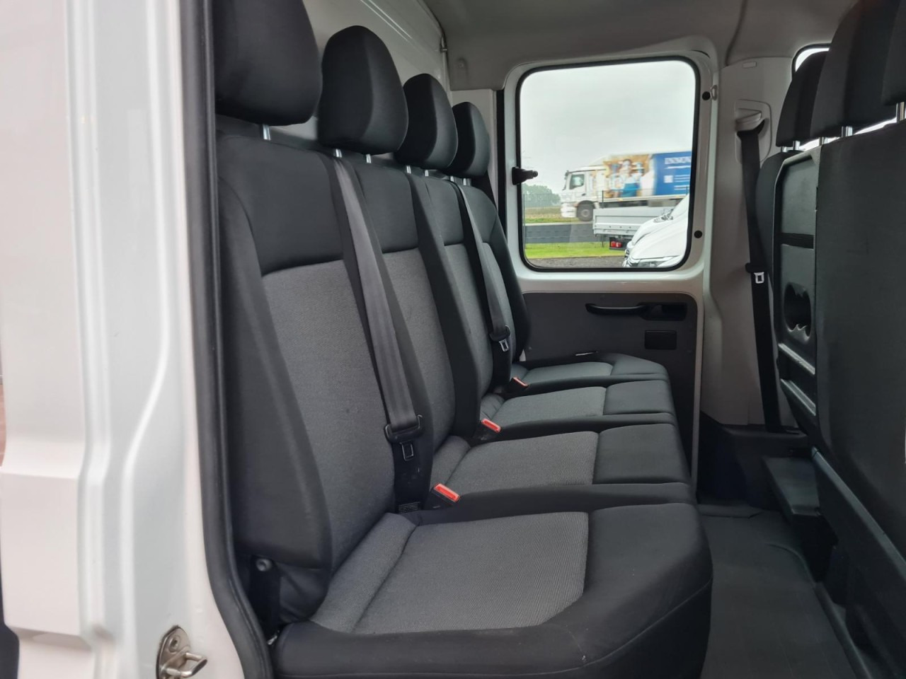 Volkswagen Crafter 35 Doka MR Pritsche AHK Klima 7 Sitzer - Furgone con cassone fisso, Furgone doppia cabina: foto 4 Volkswagen Crafter 35 Doka MR Pritsche AHK Klima 7 Sitzer - Furgone con cassone fisso, Furgone doppia cabina: foto 4