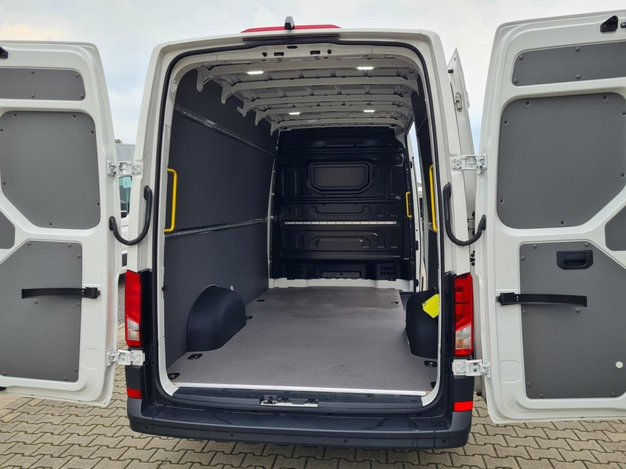 Volkswagen Crafter 35 Kasten TDI L3H3 LED TEMPOMAT AUTOMATI - Furgone chiuso: foto 5 Volkswagen Crafter 35 Kasten TDI L3H3 LED TEMPOMAT AUTOMATI - Furgone chiuso: foto 5