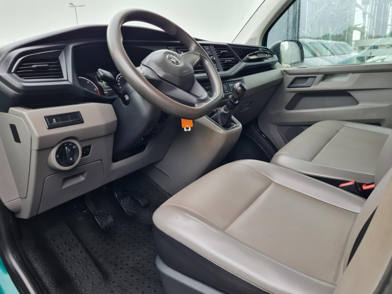 Leasing di  Volkswagen T6.1 Pritsche Doka 6-Sitze TDI AHK Volkswagen T6.1 Pritsche Doka 6-Sitze TDI AHK: foto 9