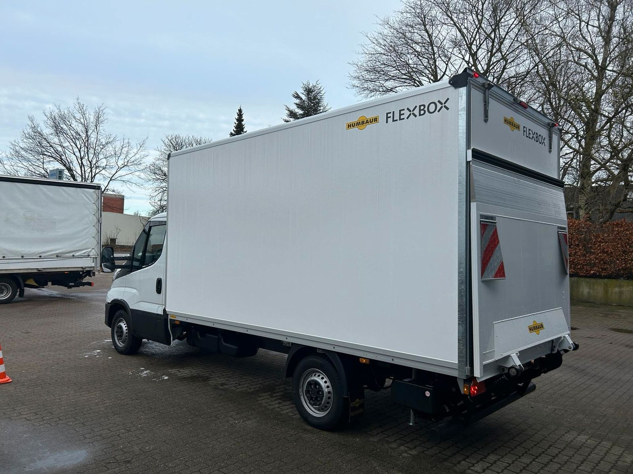 Iveco Daily Koffer 35S14H 3,0 LBW Kamera 115 kW (15... - Furgone box: foto 4 Iveco Daily Koffer 35S14H 3,0 LBW Kamera 115 kW (15... - Furgone box: foto 4