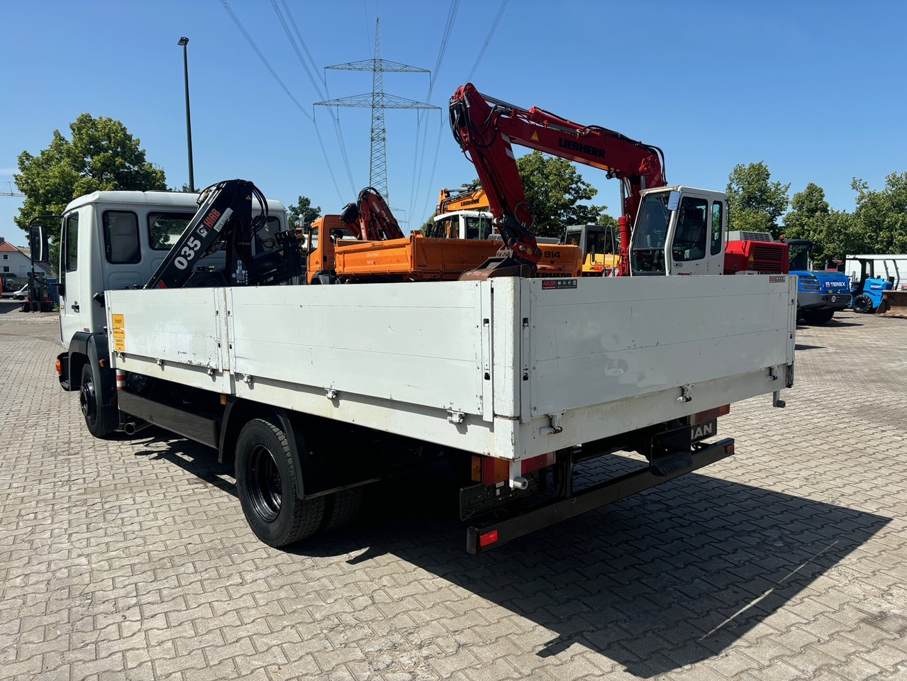 MAN 8.163 L2000 Pritsche+Kran Hiab 035 - Autocarro con pianale/ Cassone fisso, Camion con gru: foto 4 MAN 8.163 L2000 Pritsche+Kran Hiab 035 - Autocarro con pianale/ Cassone fisso, Camion con gru: foto 4