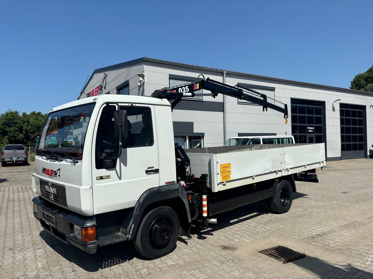 MAN 8.163 L2000 Pritsche+Kran Hiab 035 - Autocarro con pianale/ Cassone fisso, Camion con gru: foto 3 MAN 8.163 L2000 Pritsche+Kran Hiab 035 - Autocarro con pianale/ Cassone fisso, Camion con gru: foto 3