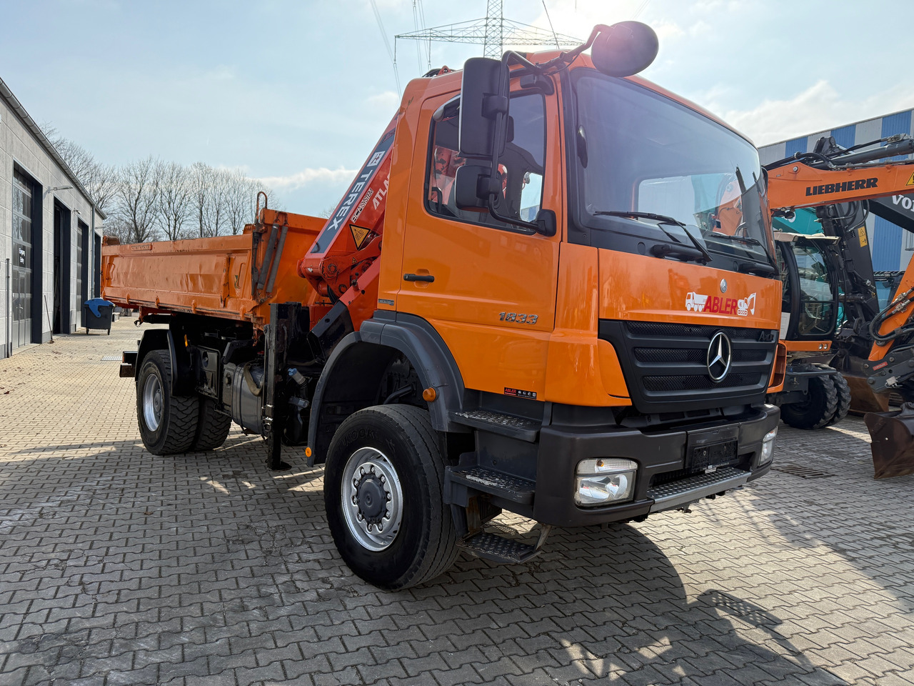 Mercedes-Benz 1833 Axor Kipper Kran Allrad - Autocarro ribaltabile, Camion con gru: foto 3 Mercedes-Benz 1833 Axor Kipper Kran Allrad - Autocarro ribaltabile, Camion con gru: foto 3