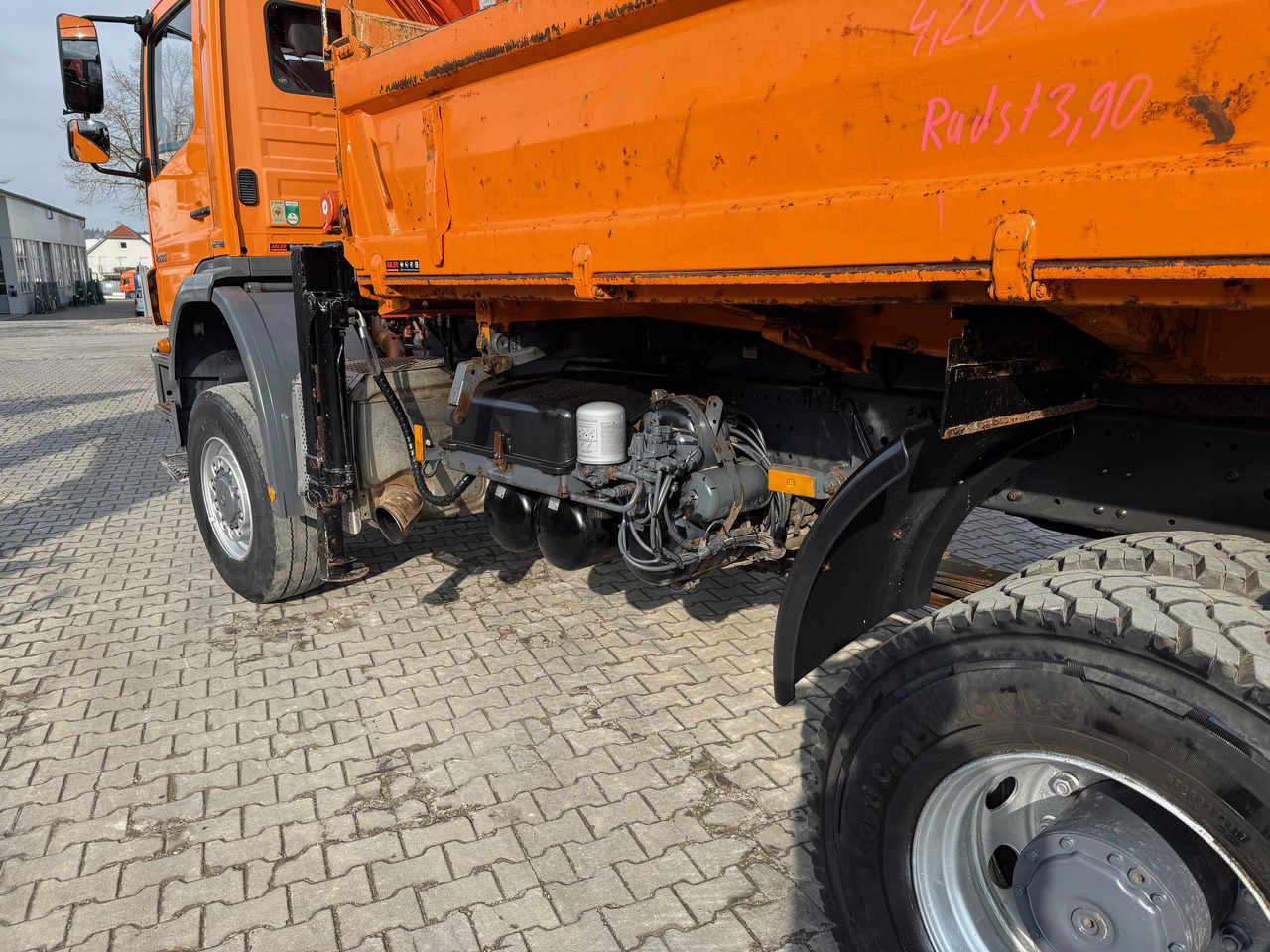 Autocarro ribaltabile, Camion con gru Mercedes-Benz 1833 Axor Kipper Kran Allrad: foto 10