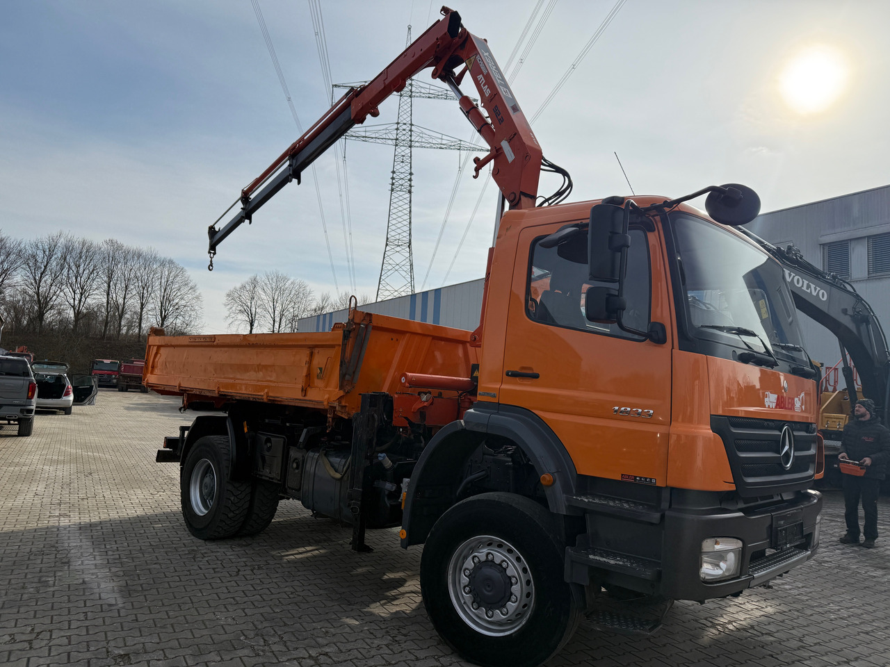 Autocarro ribaltabile, Camion con gru Mercedes-Benz 1833 Axor Kipper Kran Allrad: foto 7