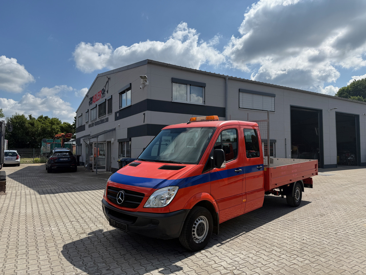 Mercedes-Benz 311 Sprinter Pritsche AHK - Autocarro con pianale/ Cassone fisso: foto 2 Mercedes-Benz 311 Sprinter Pritsche AHK - Autocarro con pianale/ Cassone fisso: foto 2