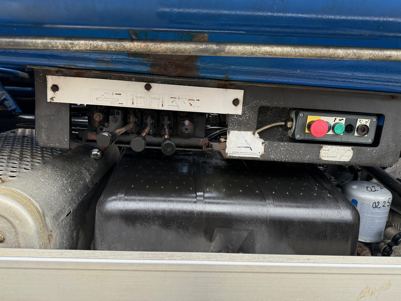 Autocarro multibenna Mercedes-Benz 3243 Actros MP1 4-Achs Absetzkipper: foto 10 Autocarro multibenna Mercedes-Benz 3243 Actros MP1 4-Achs Absetzkipper: foto 10