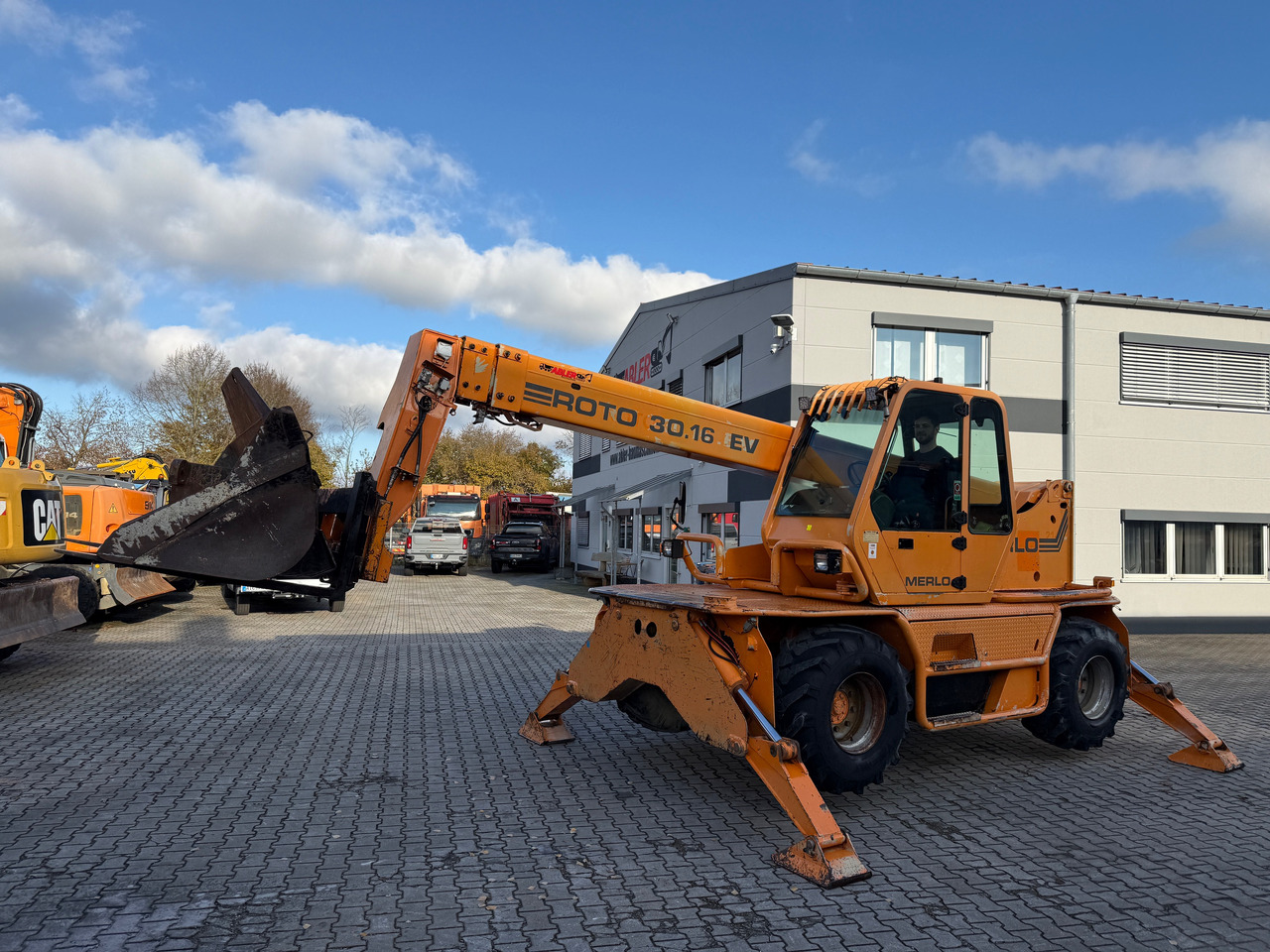 Merlo Roto 30.16 EV Teleskoplader 16m Arbeitskorb - Pala gommata: foto 2 Merlo Roto 30.16 EV Teleskoplader 16m Arbeitskorb - Pala gommata: foto 2