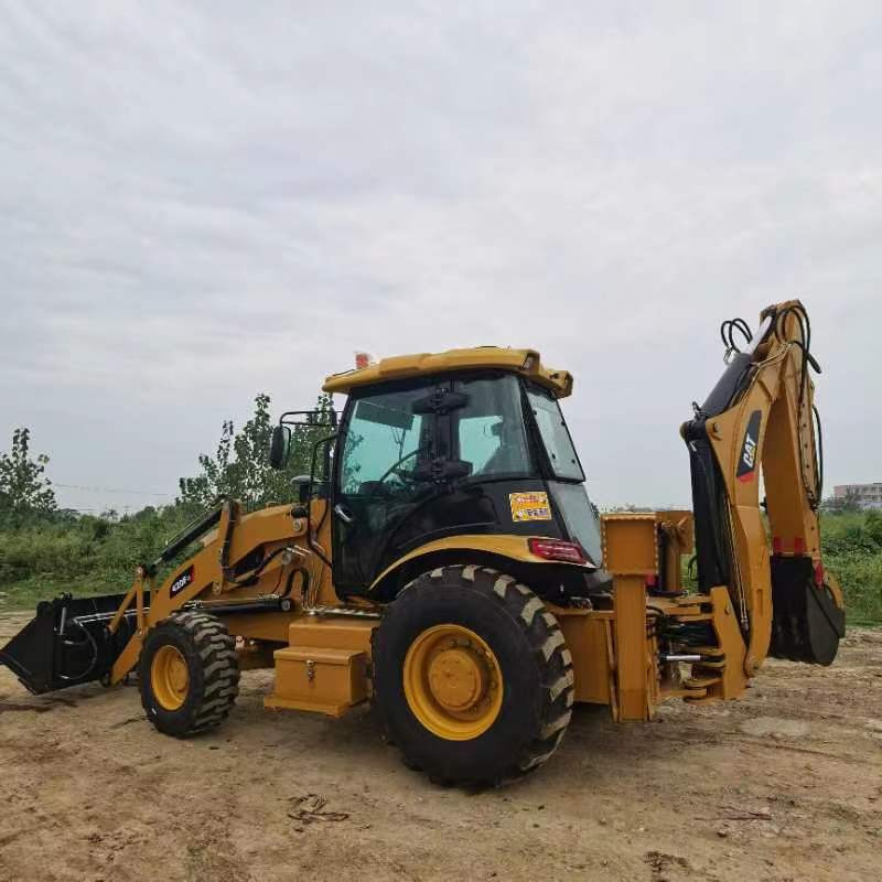 Caterpillar 420F2 - Terna: foto 1 Caterpillar 420F2 - Terna: foto 1